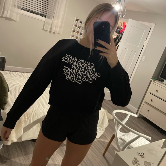 Brand new Calvin Klein performance crop sweater. - Picture 5 of 8